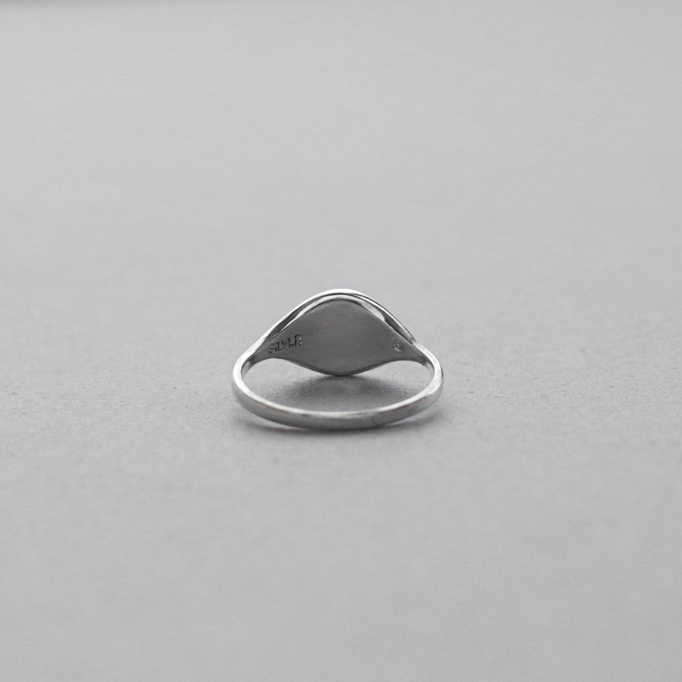 スリム オーバル シグネット リング